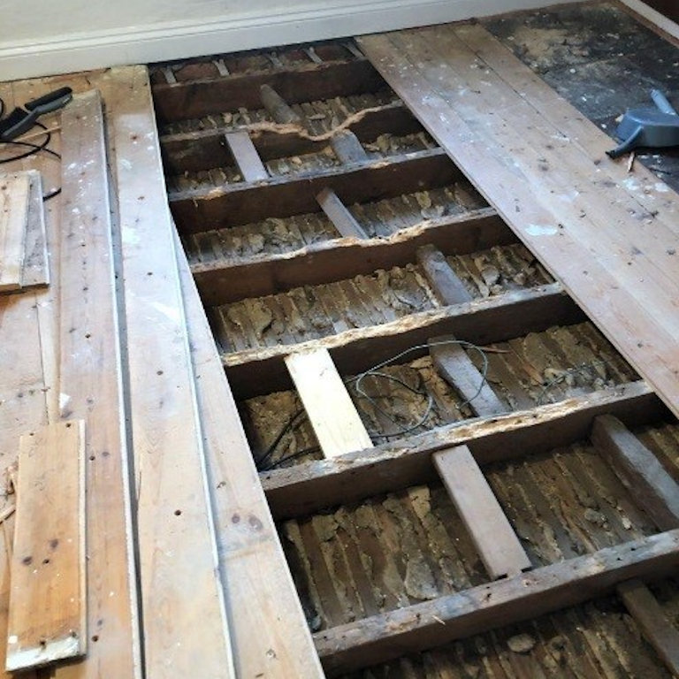 Woodworm Survey - Removing Floorboards Woodworm Survey - Removing Floorboards